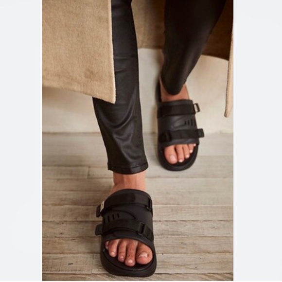 SUICOKE Women's Black Urich Sandals - Picture 2 of 12